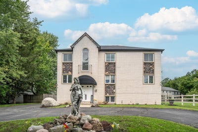 /international/us/372-alta-drive-grayslake-il-110110351244/