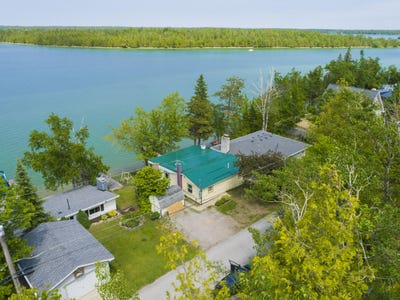 /international/us/9319-blue-horizon-road-presque-isle-mi-110100248839/