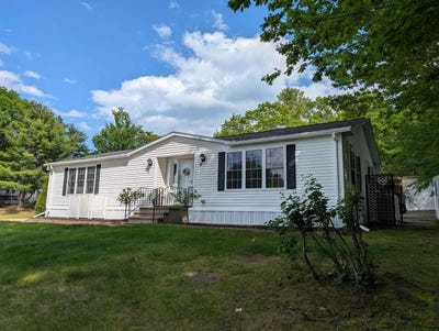 /international/us/17-justins-court-laconia-nh-110107464018/