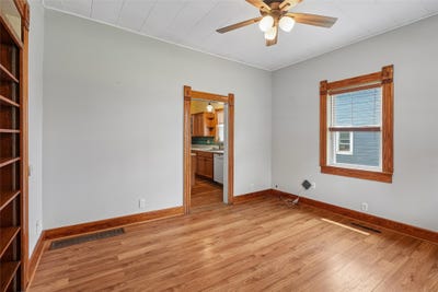 /international/us/400-e-3rd-street-s-newton-ia-110108171073/