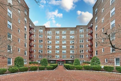 /international/us/64-11-99-street-rego-park-ny-110120534758/