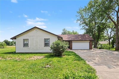 /international/us/104-walker-drive-wellsville-ks-110108119658/