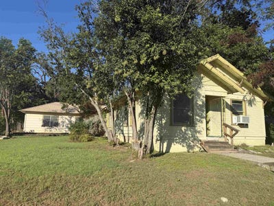 /international/us/108-s-race-street-lampasas-tx-110120152102/