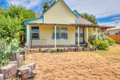 /international/us/704-9th-street-ballinger-tx-110101856518/