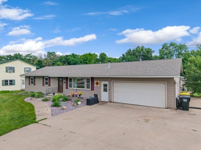 /international/us/1497-claudia-avenue-la-crescent-mn-110108746982/