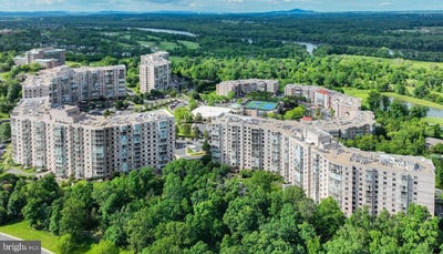 /international/us/19385-cypress-ridge-terrace-leesburg-va-110119642224/