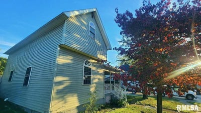 /international/us/823-e-park-street-taylorville-il-110107060930/