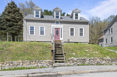 /international/us/7-spring-street-hallowell-me-110107401332/