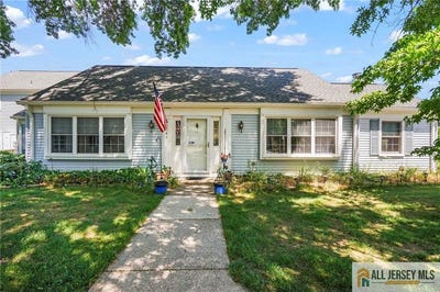 /international/us/394-newport-way-monroe-nj-110108357367/