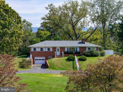 /international/us/1-hillside-drive-luray-va-110120425673/