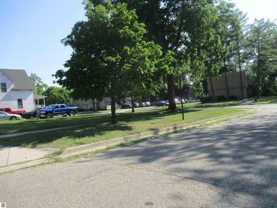 /international/us/427-e-downie-street-alma-mi-110100688163/