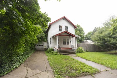 /international/us/318-cecil-street-buchanan-mi-110100221513/