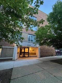 /international/us/2424-w-estes-avenue-chicago-il-110108475555/