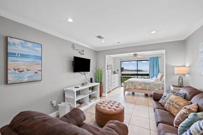 /international/us/7453-sunset-harbor-drive-navarre-fl-110106322233/