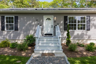 /international/us/47-currier-road-east-falmouth-ma-110100414612/