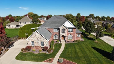 /international/us/1-stonebrook-court-bloomington-il-110120750690/