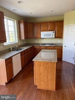 /international/us/233-morlyn-drive-stephenson-va-110108259965/