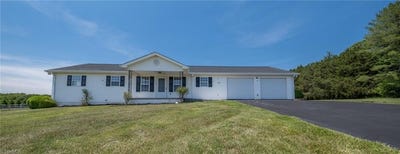 /international/us/817-holly-springs-road-mount-airy-nc-110108627244/