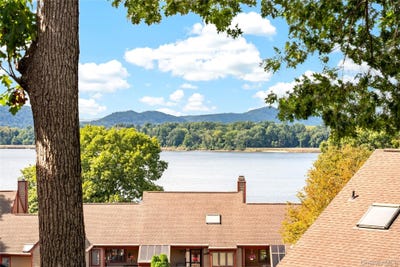 /international/us/1203-eagle-bay-drive-ossining-ny-110110305480/