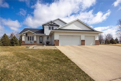 /international/us/120-callaway-court-mankato-mn-110107635868/