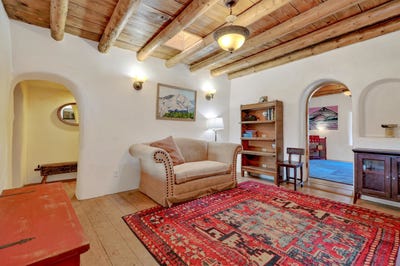 /international/us/32-valerio-road-ranchos-de-taos-nm-110120044058/