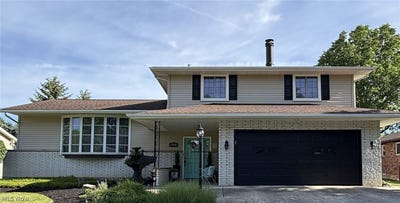 /international/us/13981-indian-creek-drive-middleburg-heights-oh-110108497798/