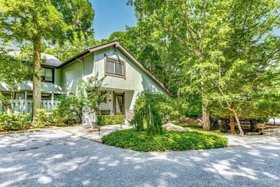 /international/us/190-treescape-drive-east-hampton-ny-110100220904/