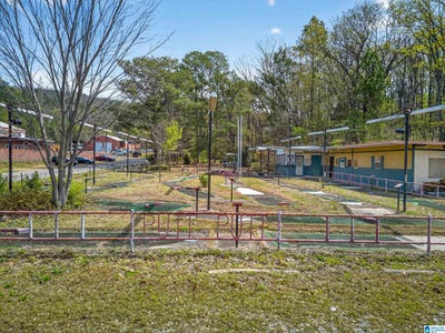 /international/us/2431-mcclellan-boulevard-anniston-al-110106928899/