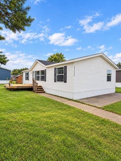 /international/us/17111-michigan-dr-spring-lake-mi-110120155033/
