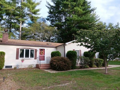 /international/us/1810-oak-point-drive-middleborough-ma-110120104237/