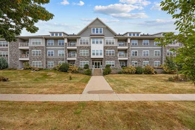 /international/us/260-n-scott-blvd-iowacity-ia-110106117696/