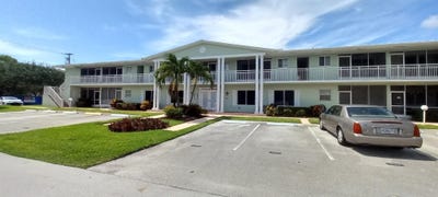 /international/us/2100-ne-38th-street-lighthouse-point-fl-110110275124/