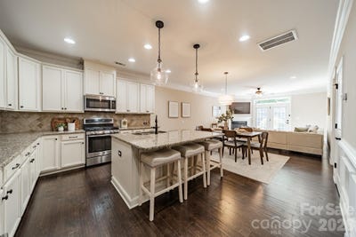 /international/us/205-pine-needles-lane-fort-mill-sc-110108166039/
