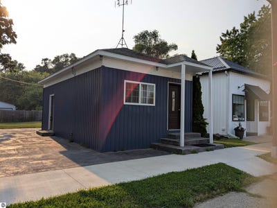 /international/us/3259-n-woodruff-road-weidman-mi-110101347222/