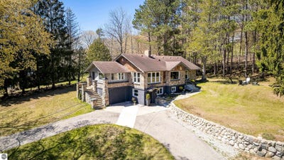 /international/us/925-beech-street-frankfort-mi-110108019755/