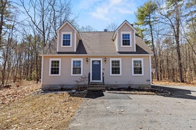 /international/us/516-falmouth-road-windham-me-110107401464/