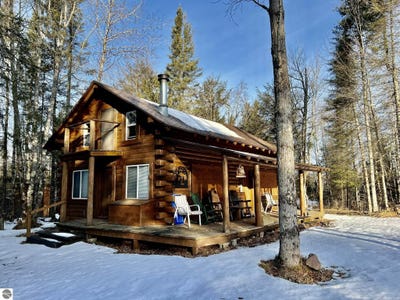 /international/us/xxx-county-road-arnold-mi-110101053438/
