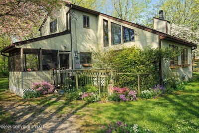 /international/us/1119-cranberry-drive-bushkill-pa-110107572355/
