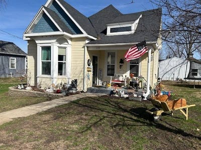 /international/us/418-e-fayette-st-pittsfield-il-110106477301/
