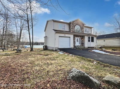 /international/us/2513-waterfront-drive-tobyhanna-pa-110103890850/