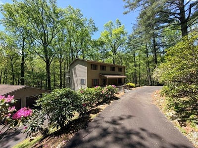 /international/us/219-otter-creek-trl-fancy-gap-va-110107690874/