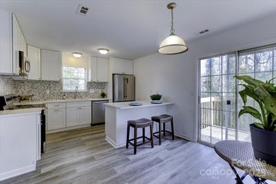 /international/us/6411-windsor-gate-lane-charlotte-nc-110097044067/