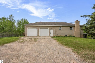 /international/us/11519-21-mile-road-tustin-mi-110108191688/