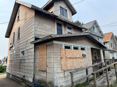 /international/us/908-e-26th-street-e-erie-pa-110101466489/