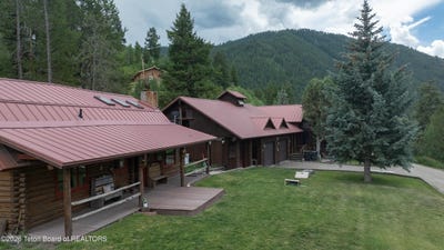 /international/us/12100-s-palmer-creek-drive-jackson-wy-110109454409/