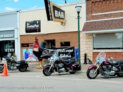 /international/us/114-w-4th-street-clare-mi-110107230379/