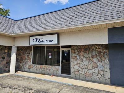 /international/us/1025-w-main-street-fremont-mi-110101588913/