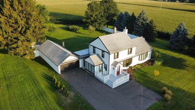 /international/us/7416-s-highway-140-clinton-wi-110101430698/