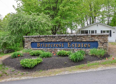 /international/us/74-dudley-circle-laconia-nh-110108566326/