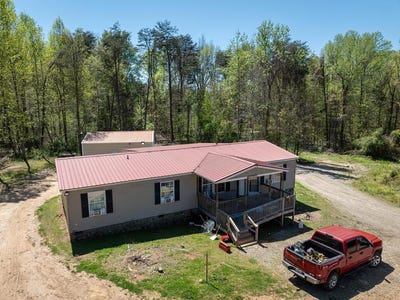 /international/us/1740-scuffletown-rd-charlotte-court-house-va-110107440832/
